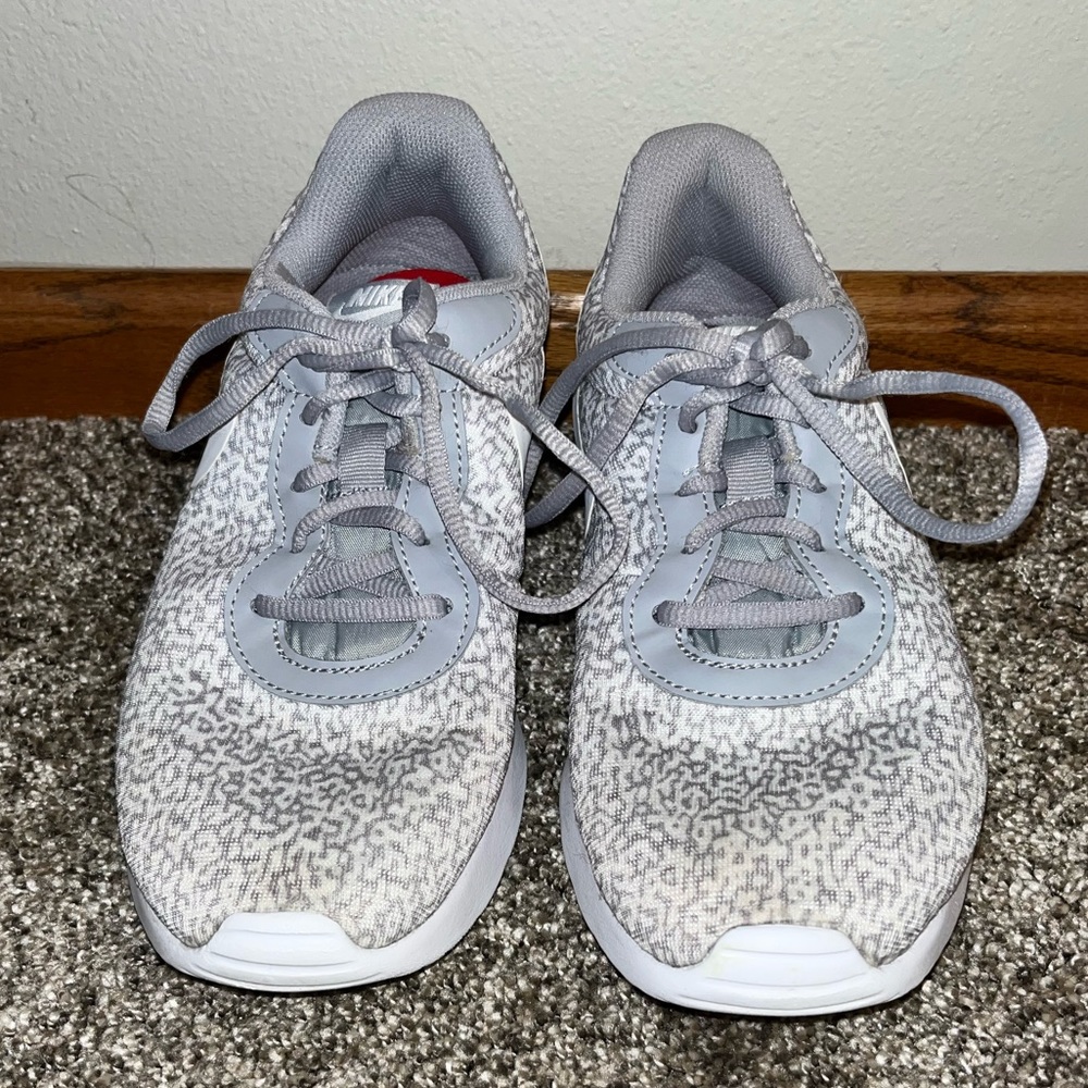 Nike tanjun running shoes